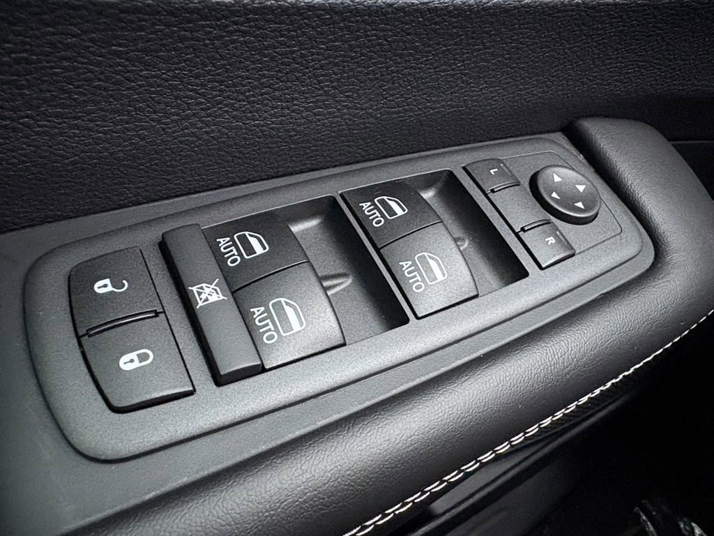 New 2026 Chrysler Pacifica Select image 9