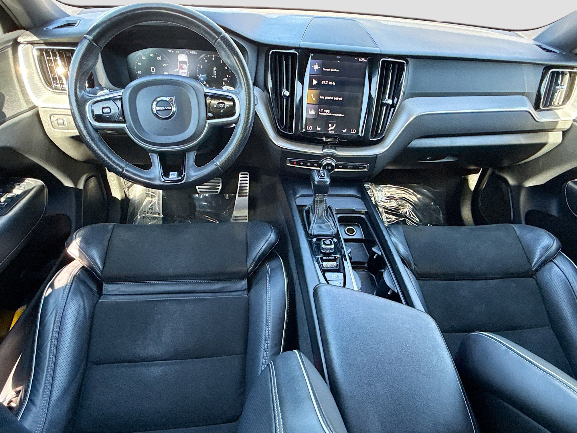 Used 2018 Volvo XC60 T6 R-Design w/ Convenience Package AWD/4WD image 16