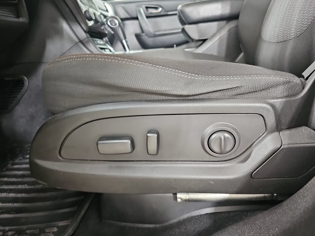 Used 2015 Chevrolet Traverse LT w/ Style and Technology Package FWD image 35