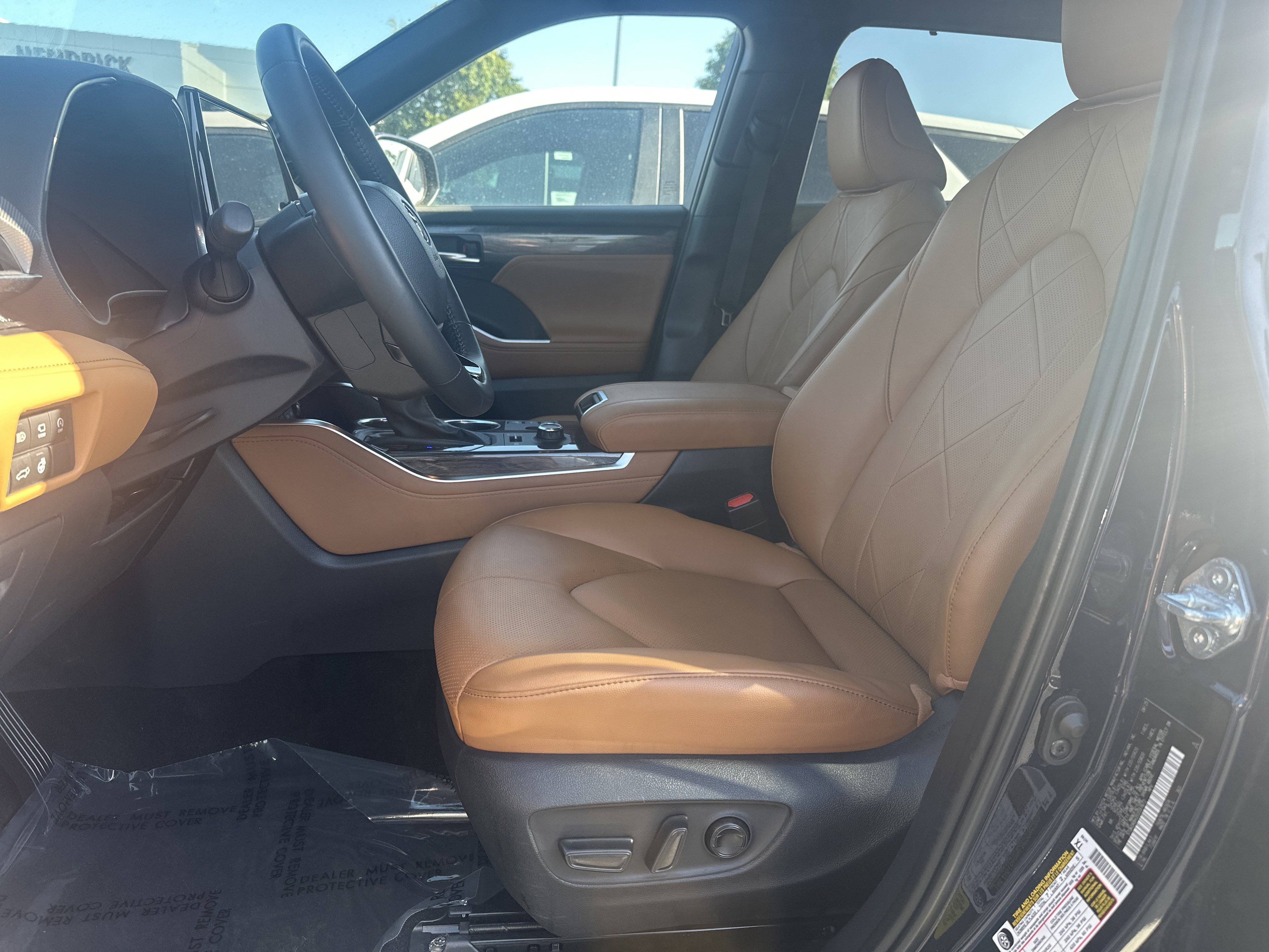 Used 2025 Toyota Highlander Platinum AWD/4WD image 15