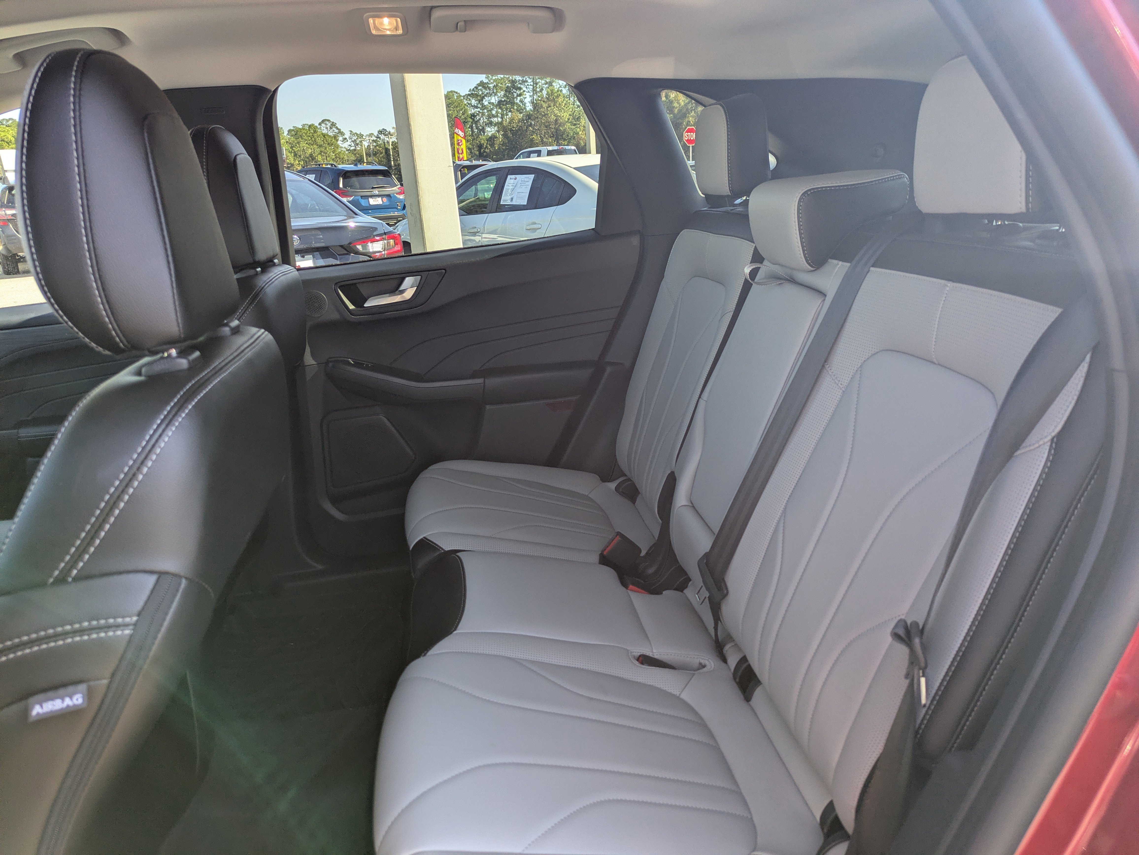 Used 2025 Ford Escape SE w/ PHEV Premium Package image 14