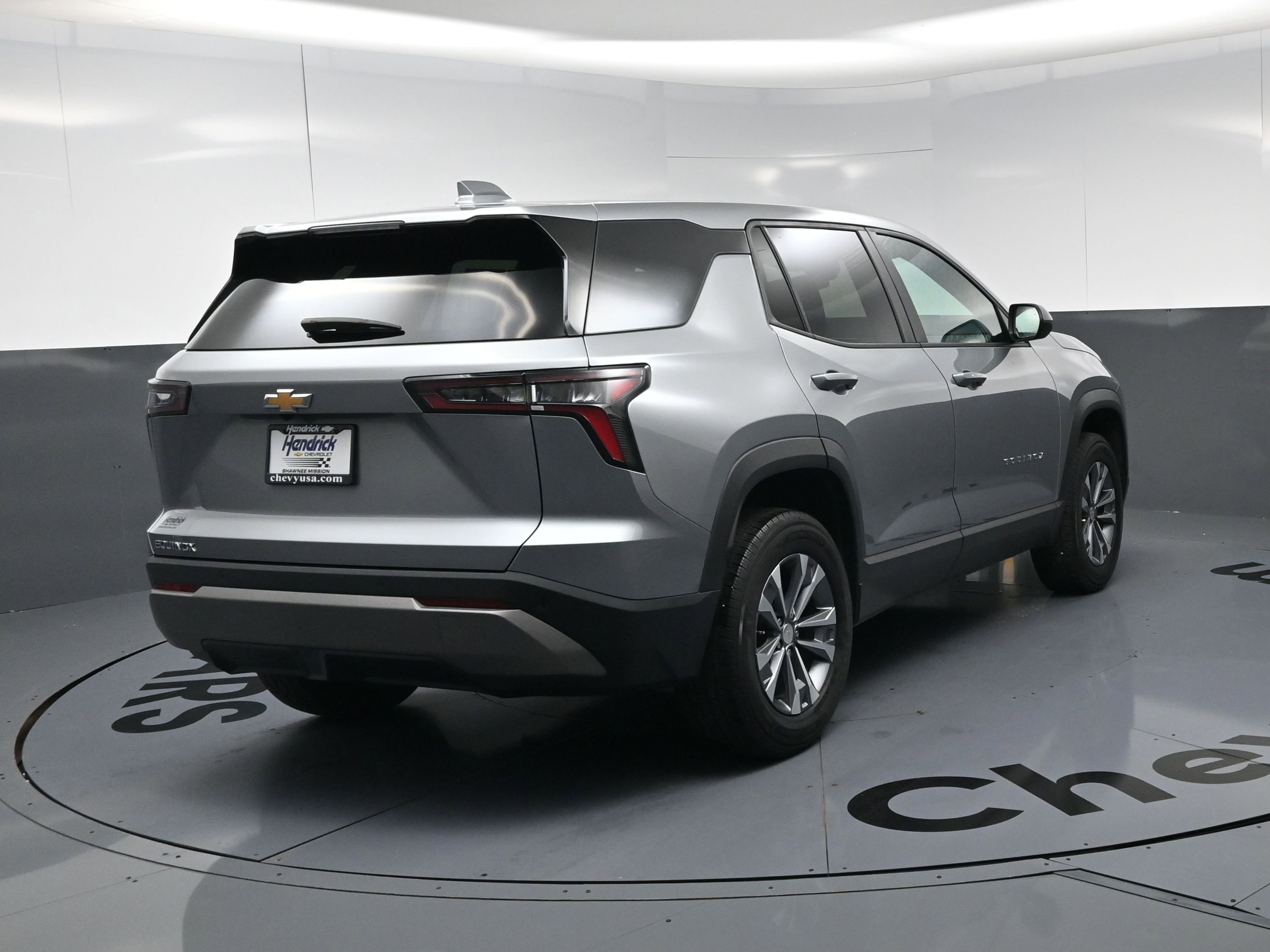 Used 2026 Chevrolet Equinox LT FWD image 9