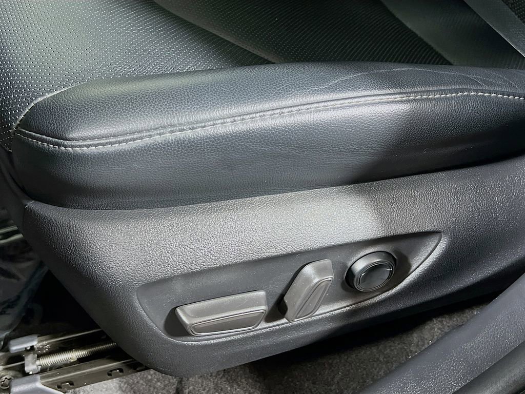 Used 2023 Toyota Highlander Limited image 18