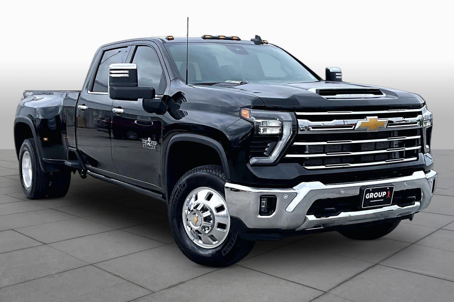 Used 2026 Chevrolet Silverado 3500 LTZ w/ LTZ Texas Edition AWD/4WD image 3