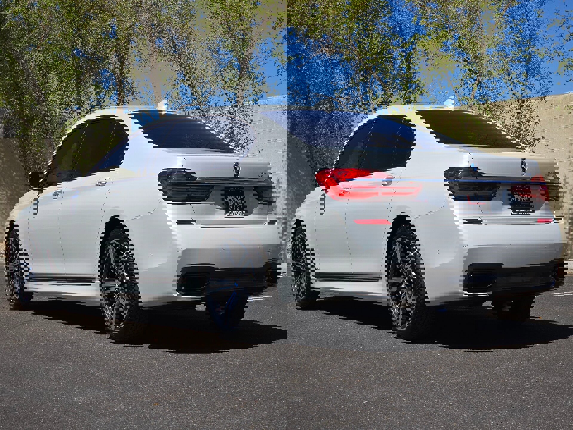 Used 2016 BMW 740i image 8