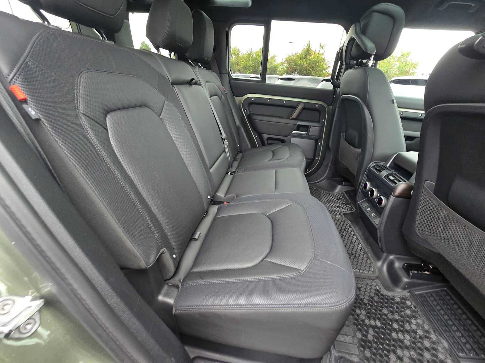 Used 2024 Land Rover Defender 110 X-Dynamic SE AWD/4WD image 12
