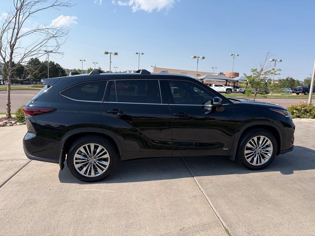 Used 2026 Toyota Highlander Platinum AWD/4WD image 8