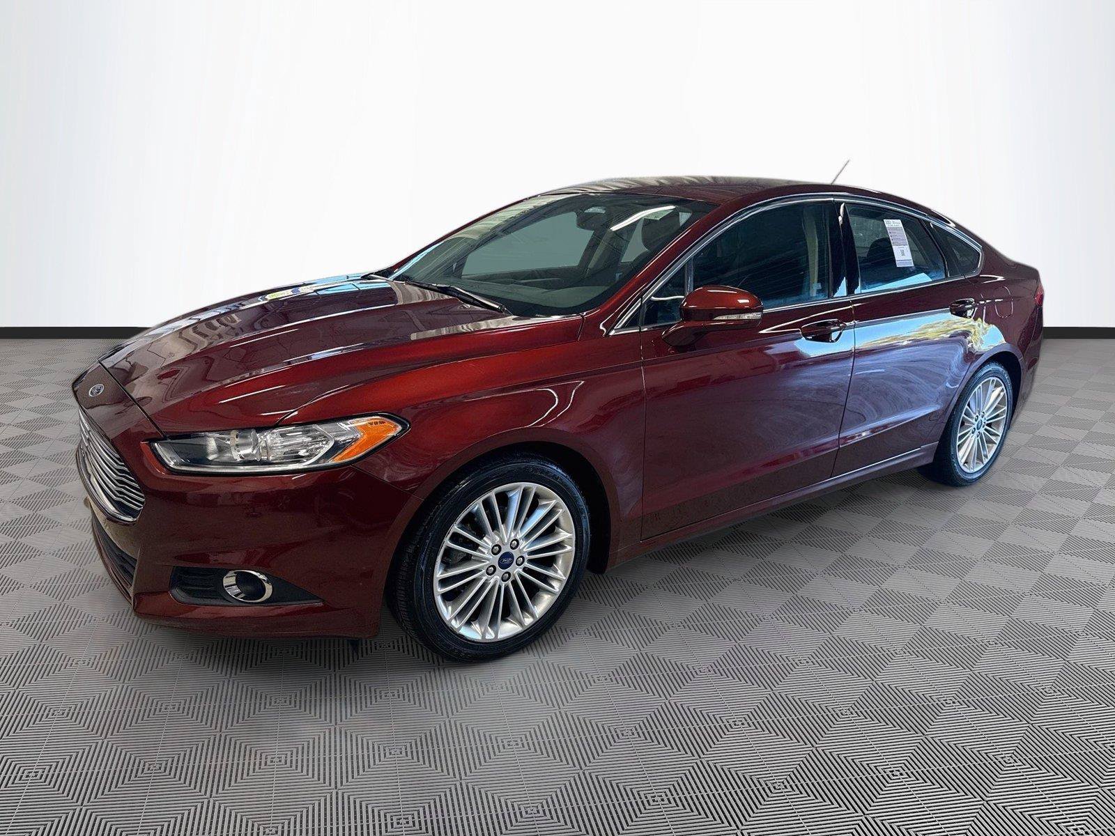 Used 2015 Ford Fusion SE w/ Equipment Group 202A FWD image 3