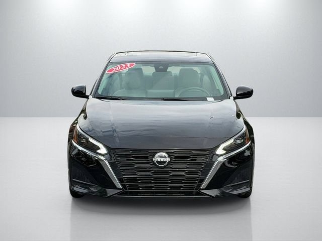 Used 2023 Nissan Altima 2.5 SV w/ SV Premium Package FWD image 2