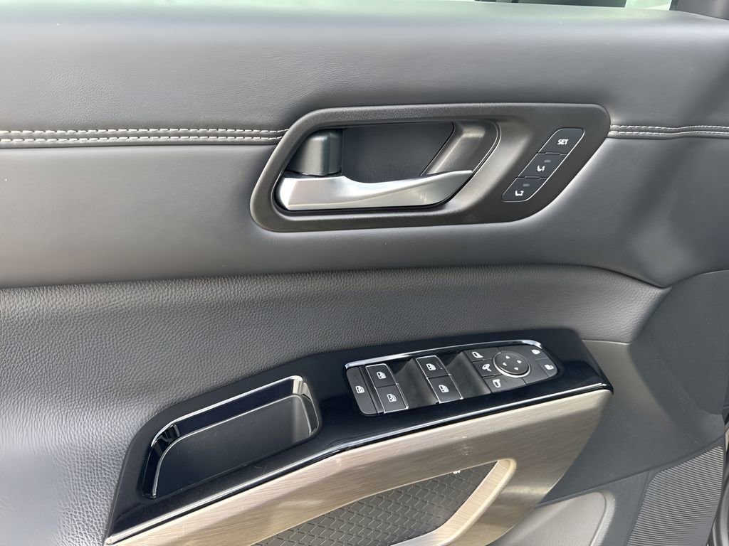 Used 2023 Nissan Pathfinder Platinum w/ Cargo Package AWD/4WD image 28