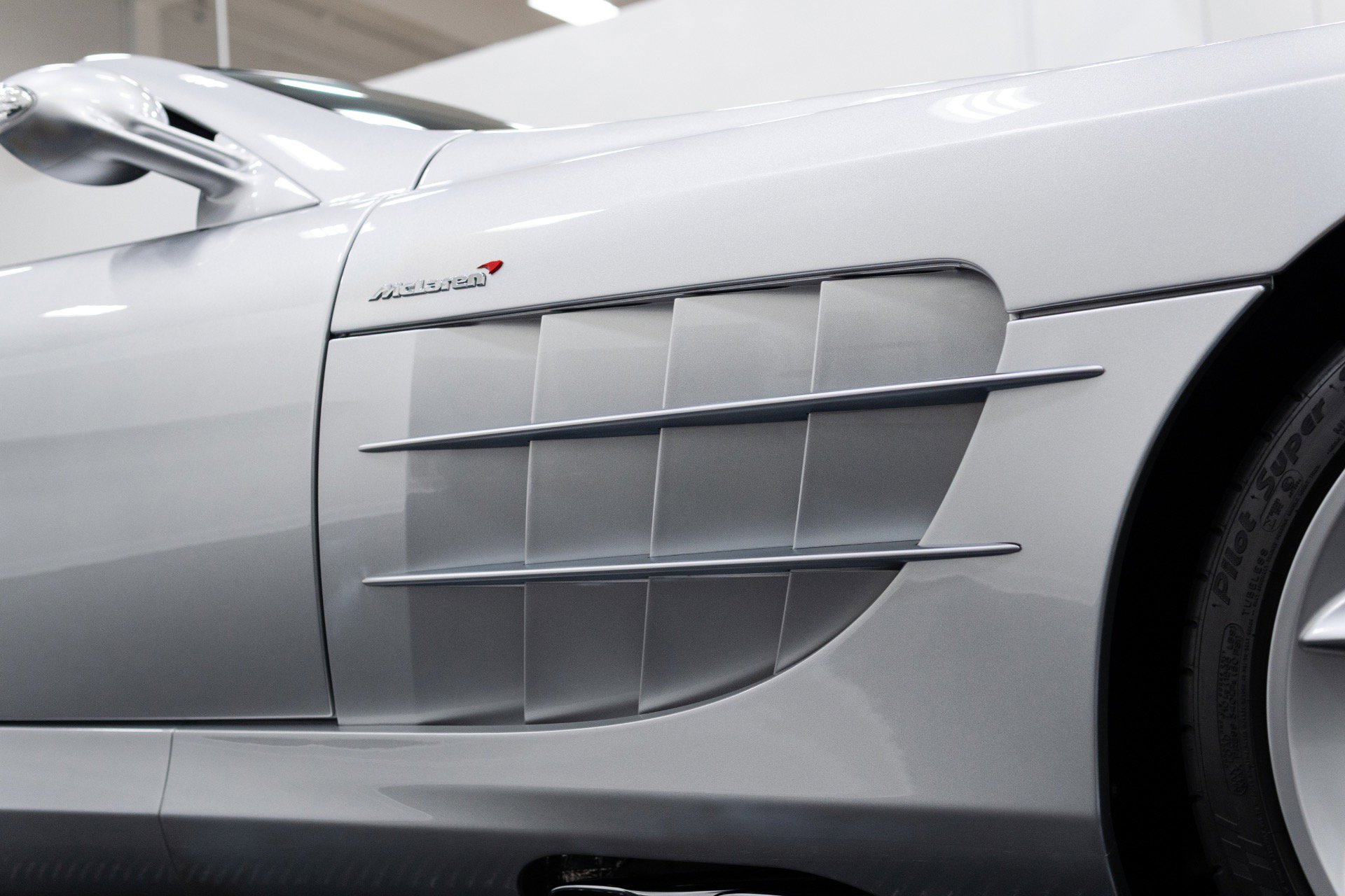 Used 2009 Mercedes-Benz SLR image 29