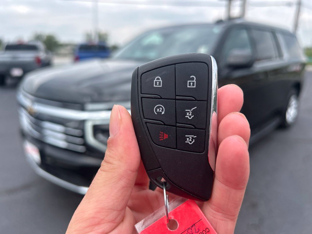 Used 2025 Chevrolet Suburban LT AWD/4WD image 44