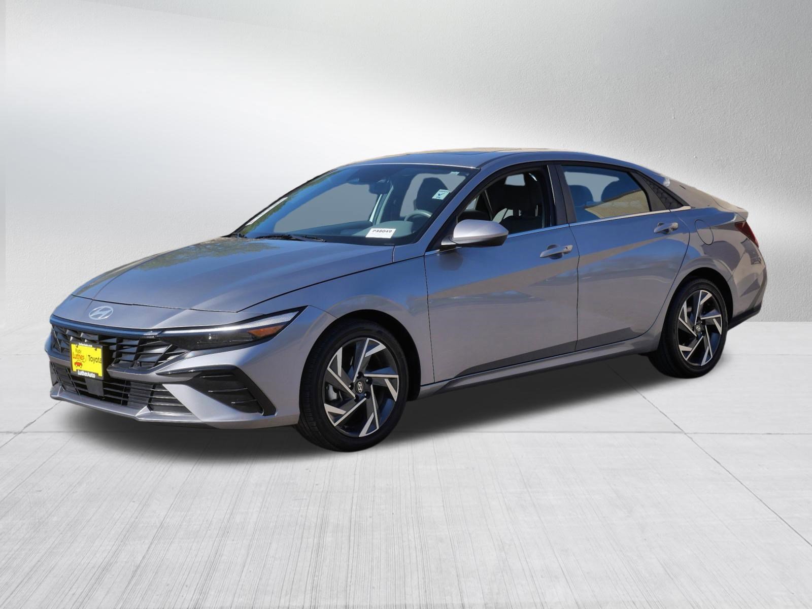 Used 2025 Hyundai Elantra SEL FWD image 3