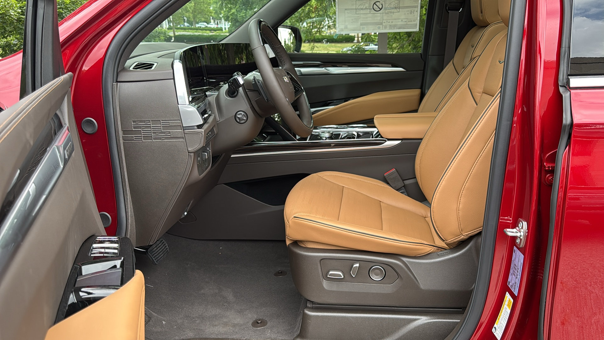New 2026 Cadillac Escalade Luxury w/ LPO, Radiant Package AWD/4WD image 8