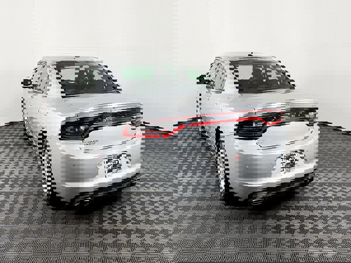 Used 2019 Dodge Charger SXT w/ Leather Interior Group RWD image 10