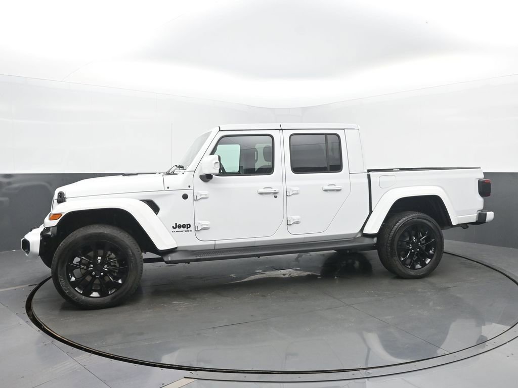 Used 2023 Jeep Gladiator Overland image 2