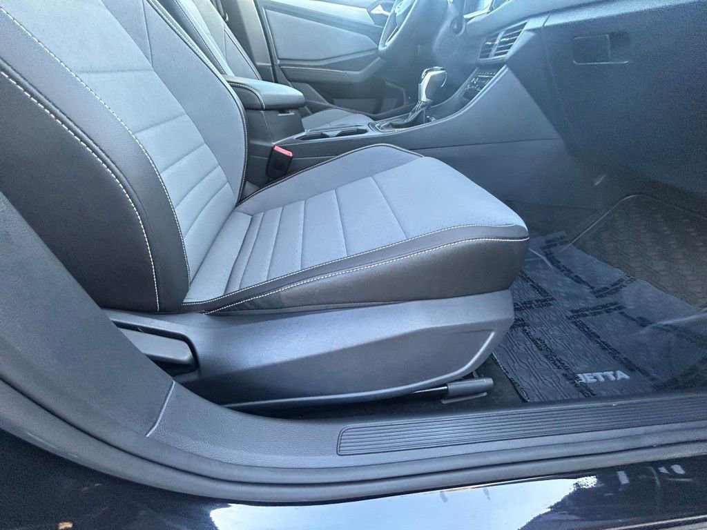 Used 2025 Volkswagen Jetta SE image 22