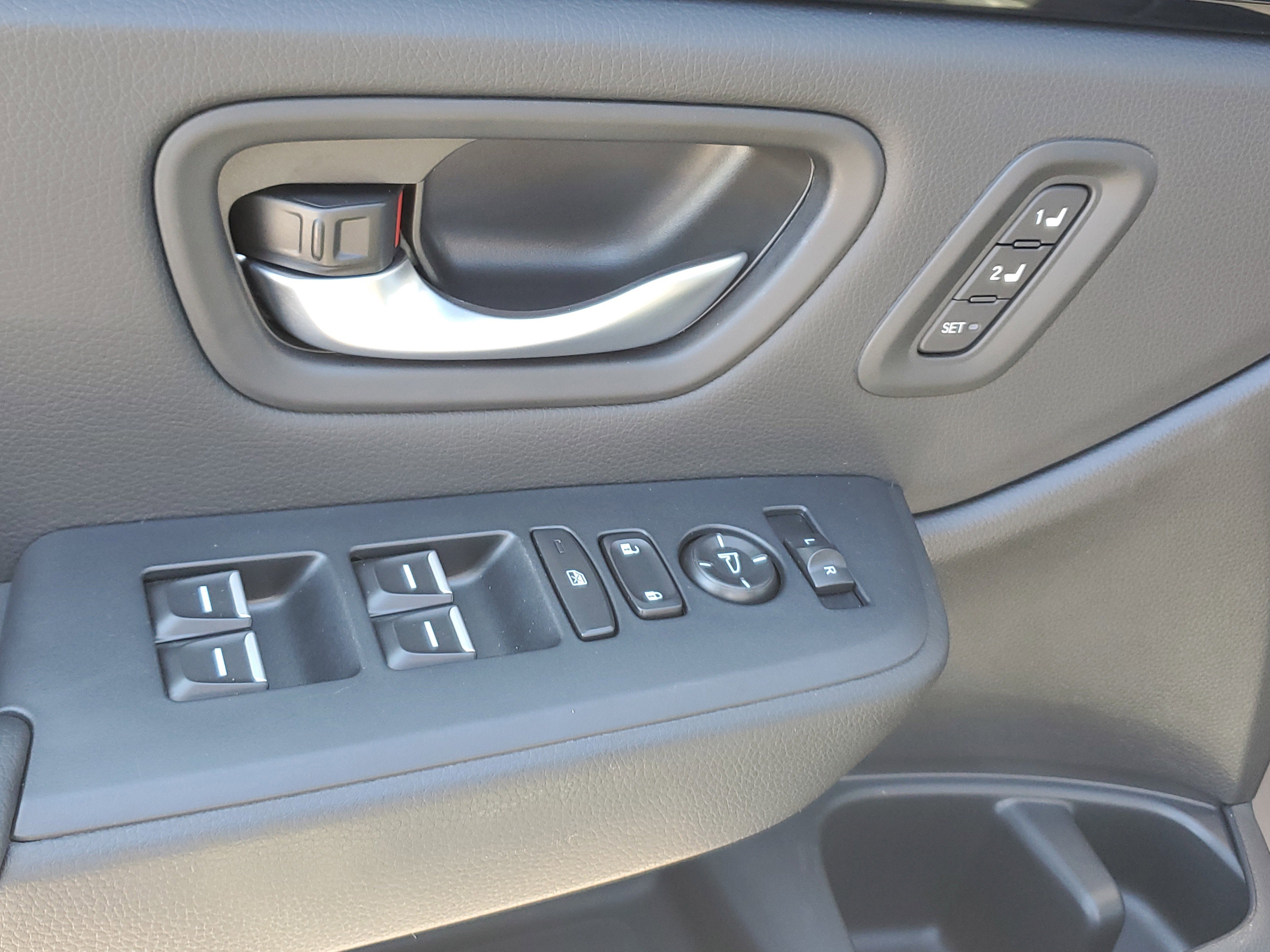 Used 2025 Honda Pilot EX-L image 28