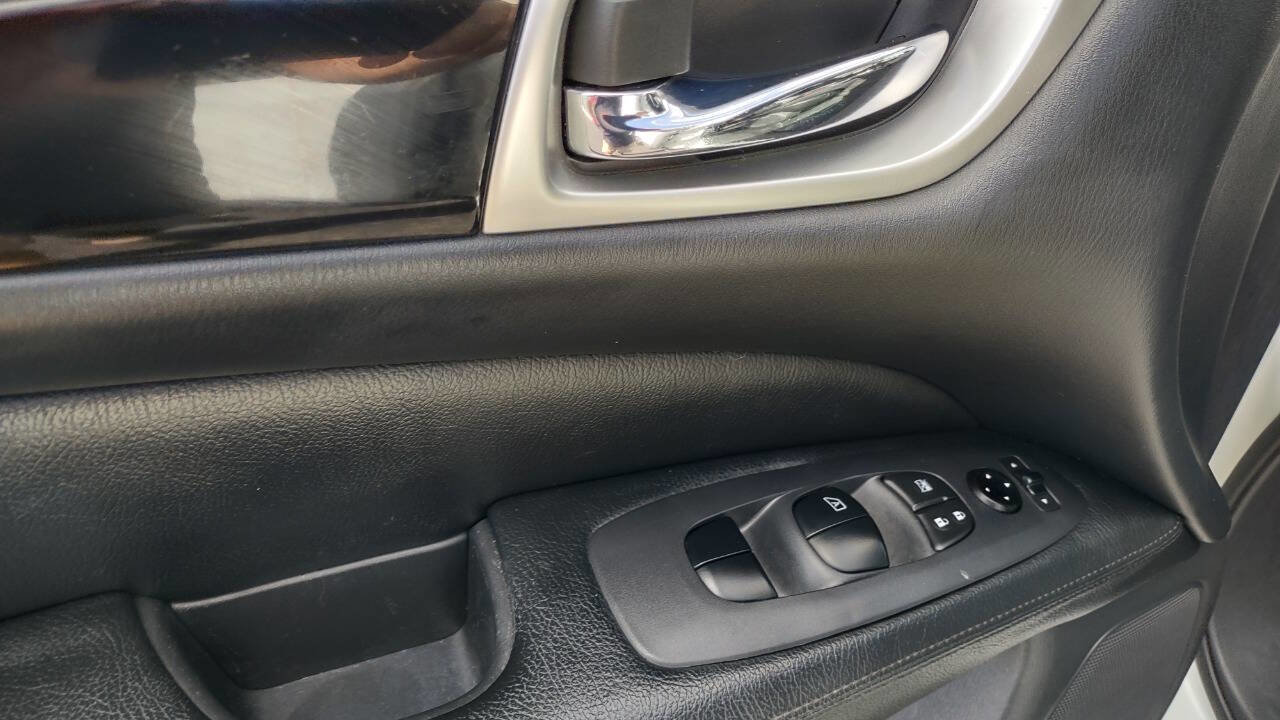 Used 2017 Nissan Pathfinder S image 11
