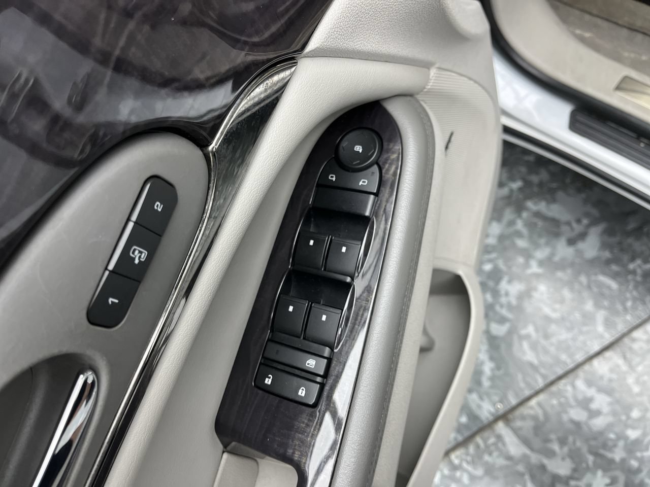 Used 2016 Buick Enclave Leather FWD image 7