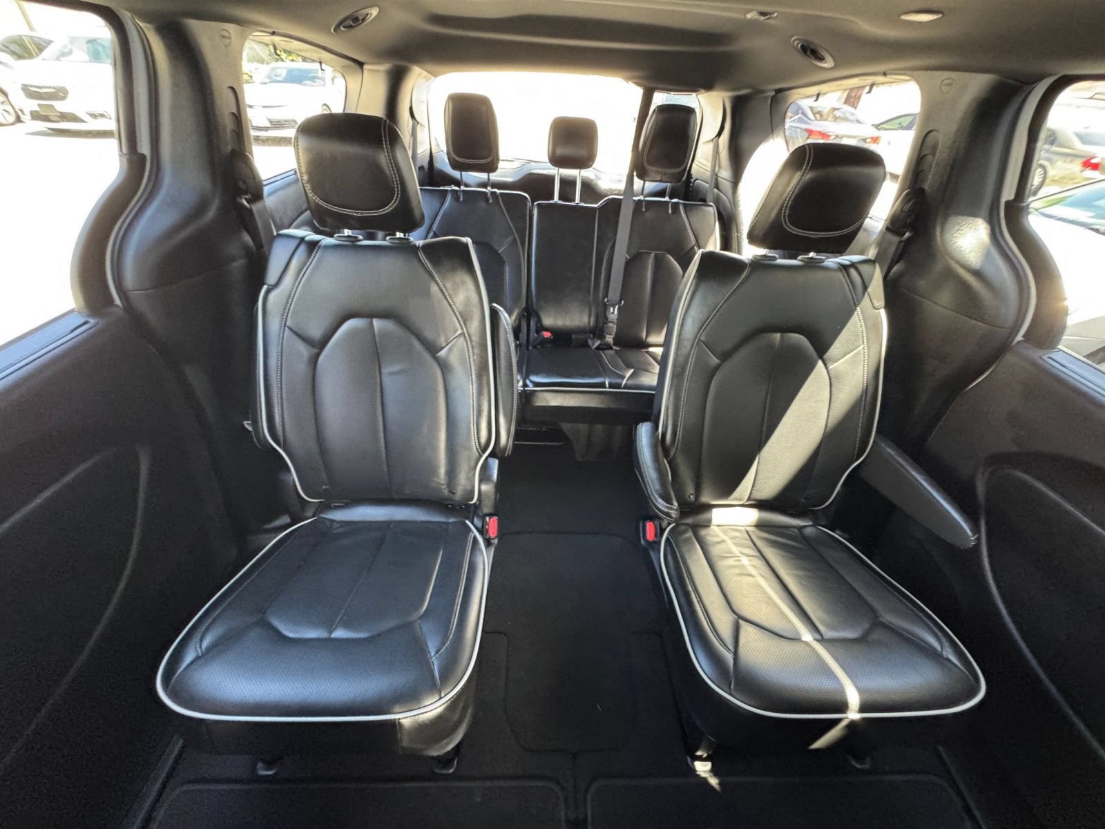 Used 2025 Chrysler Pacifica Limited FWD image 43