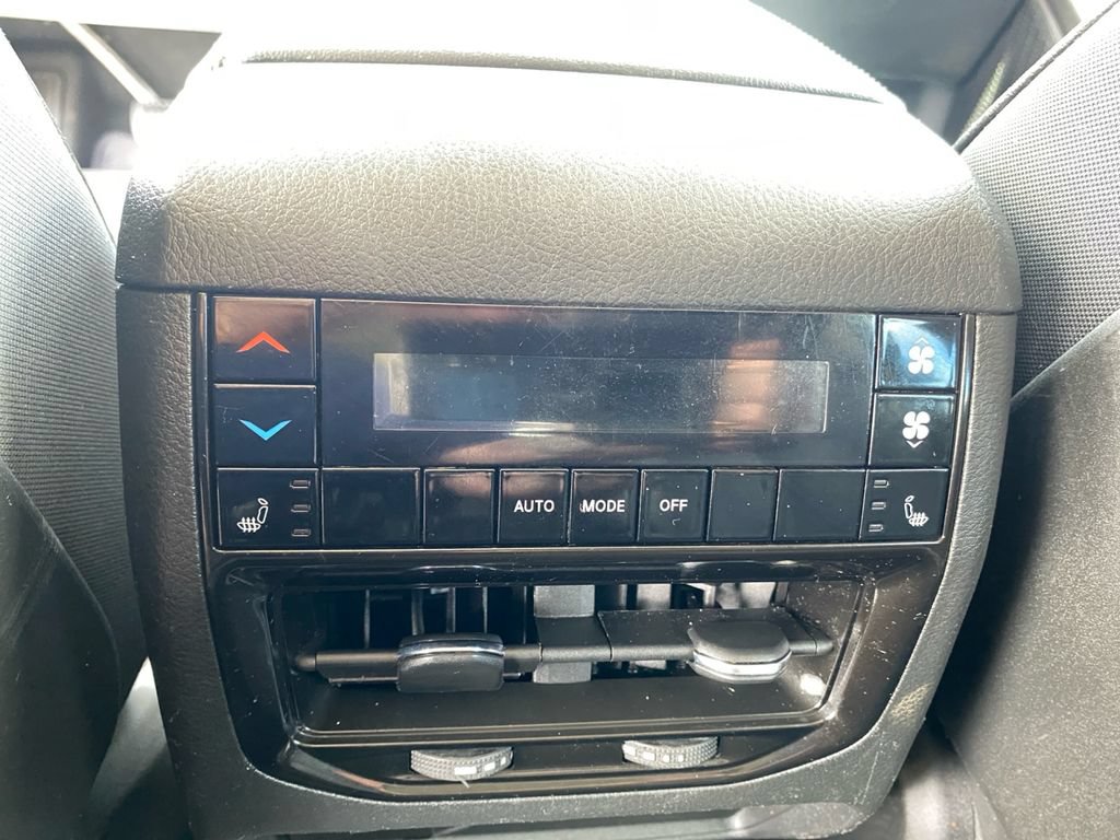 Used 2023 Jeep Grand Cherokee L Limited AWD/4WD image 34