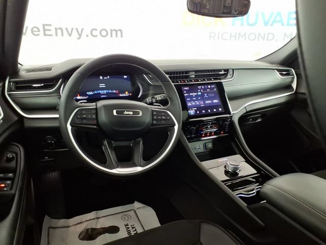 Used 2023 Jeep Grand Cherokee Altitude AWD/4WD image 10