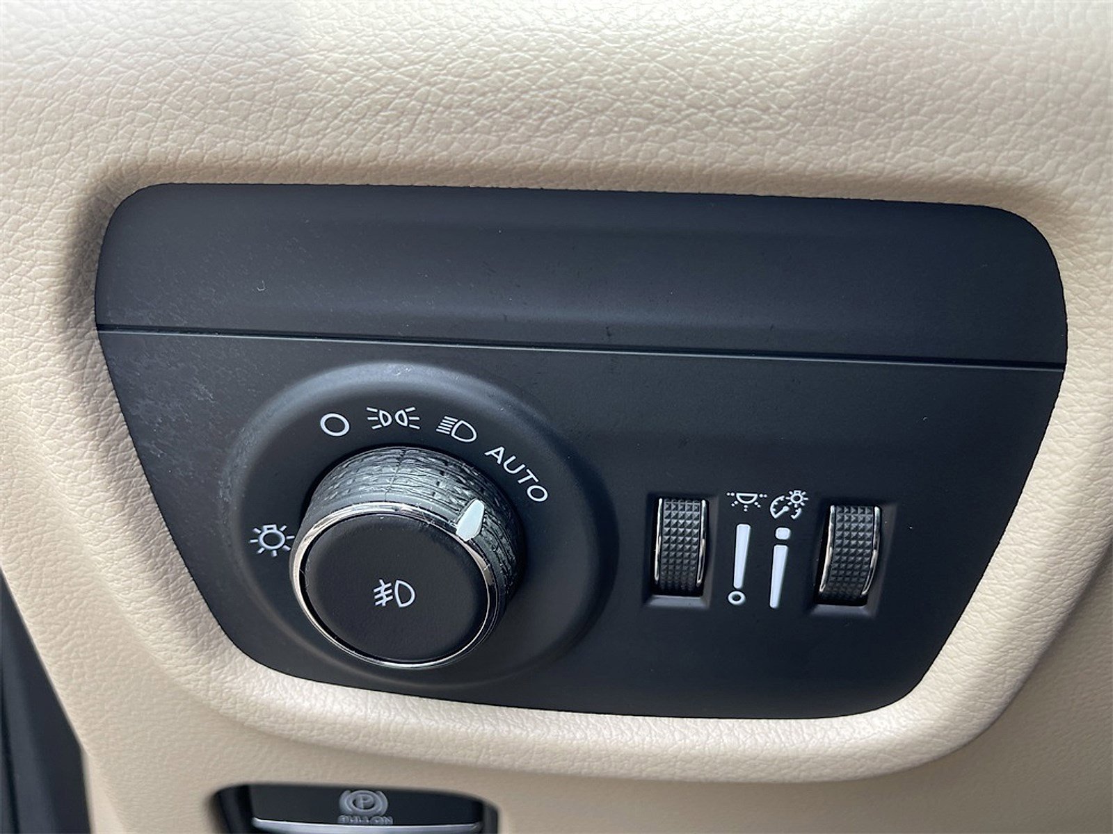 New 2025 Jeep Grand Cherokee Limited w/ Luxury Tech Group II image 19