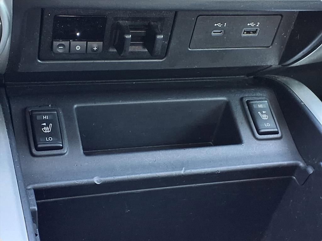 Used 2020 Nissan Titan SL w/ Moonroof Package image 14