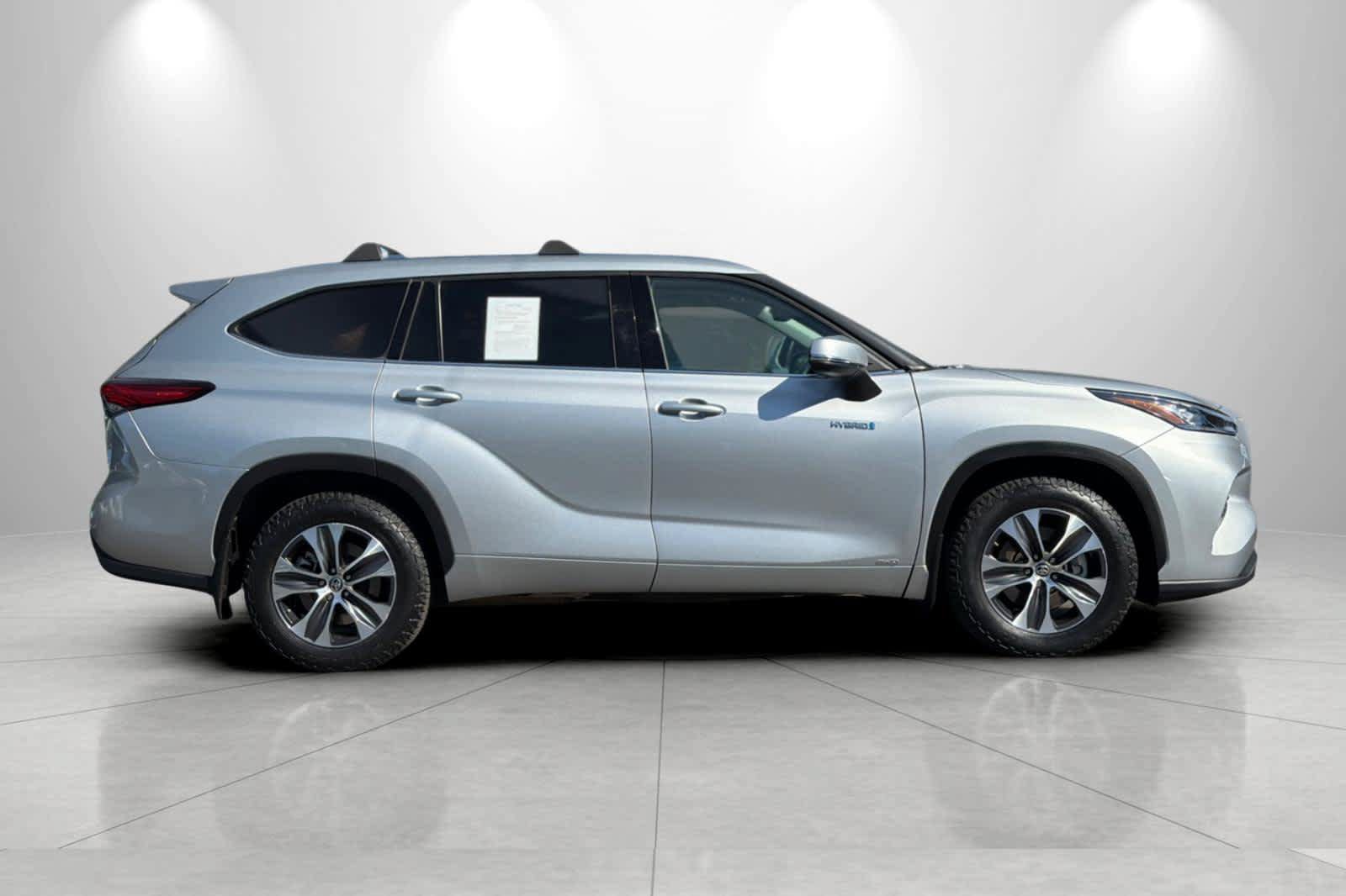 Used 2020 Toyota Highlander XLE AWD/4WD image 8