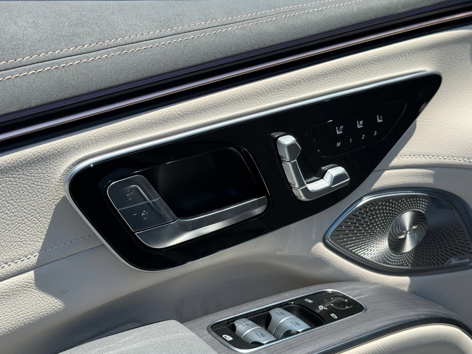 New 2026 Mercedes-Benz EQS 550 4MATIC SUV image 13
