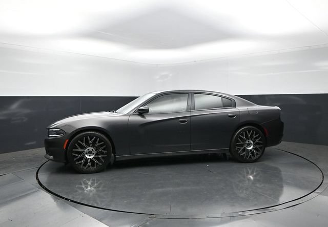 Used 2019 Dodge Charger SXT w/ Leather Interior Group RWD image 3