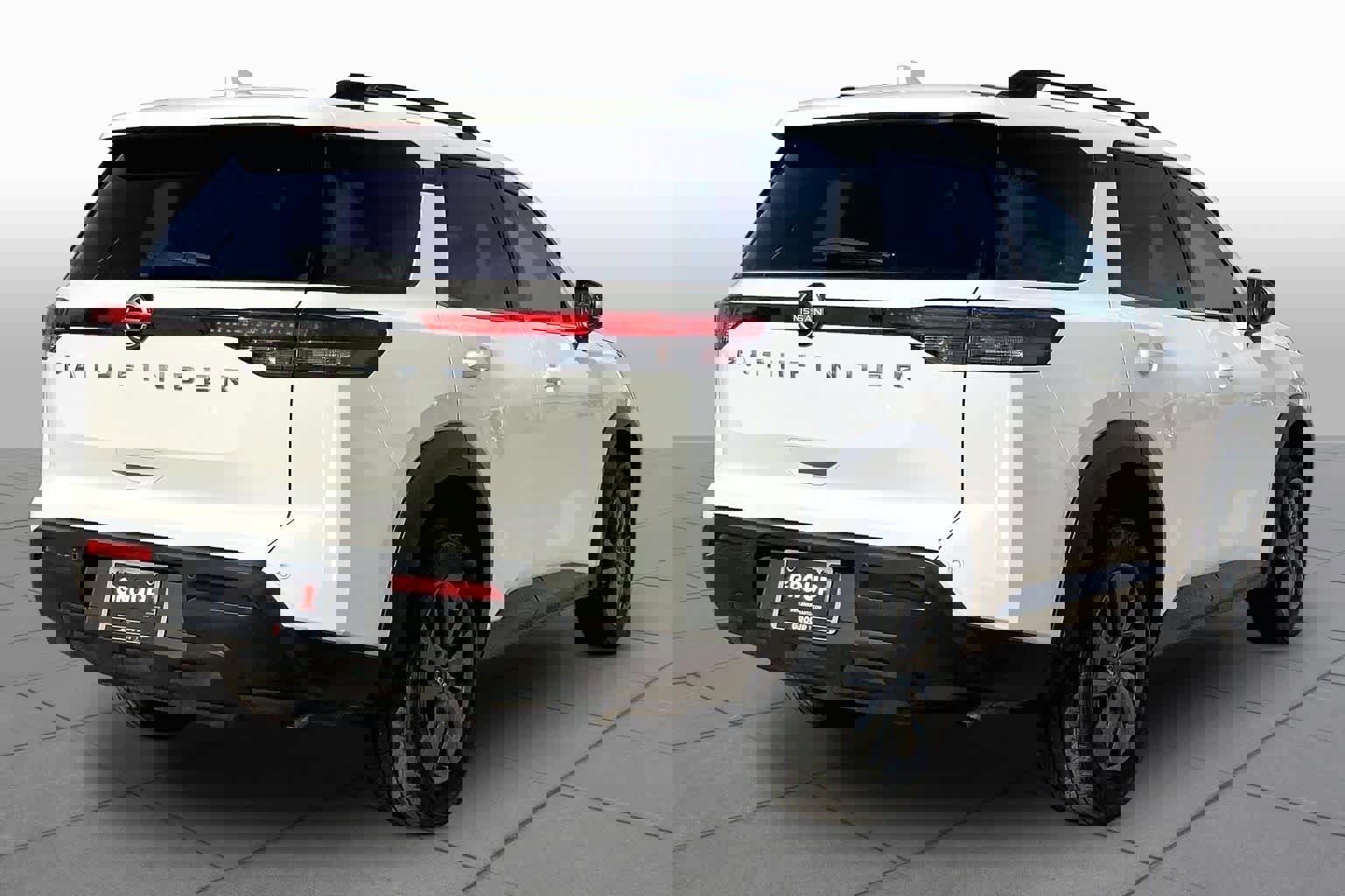 Used 2025 Nissan Pathfinder SV FWD image 13