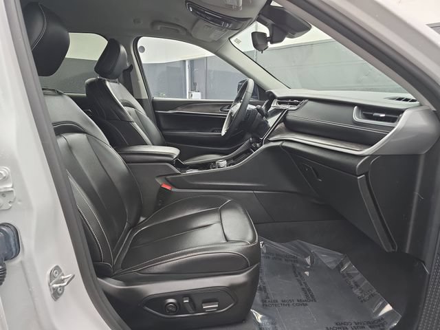Used 2023 Jeep Grand Cherokee Limited AWD/4WD image 46