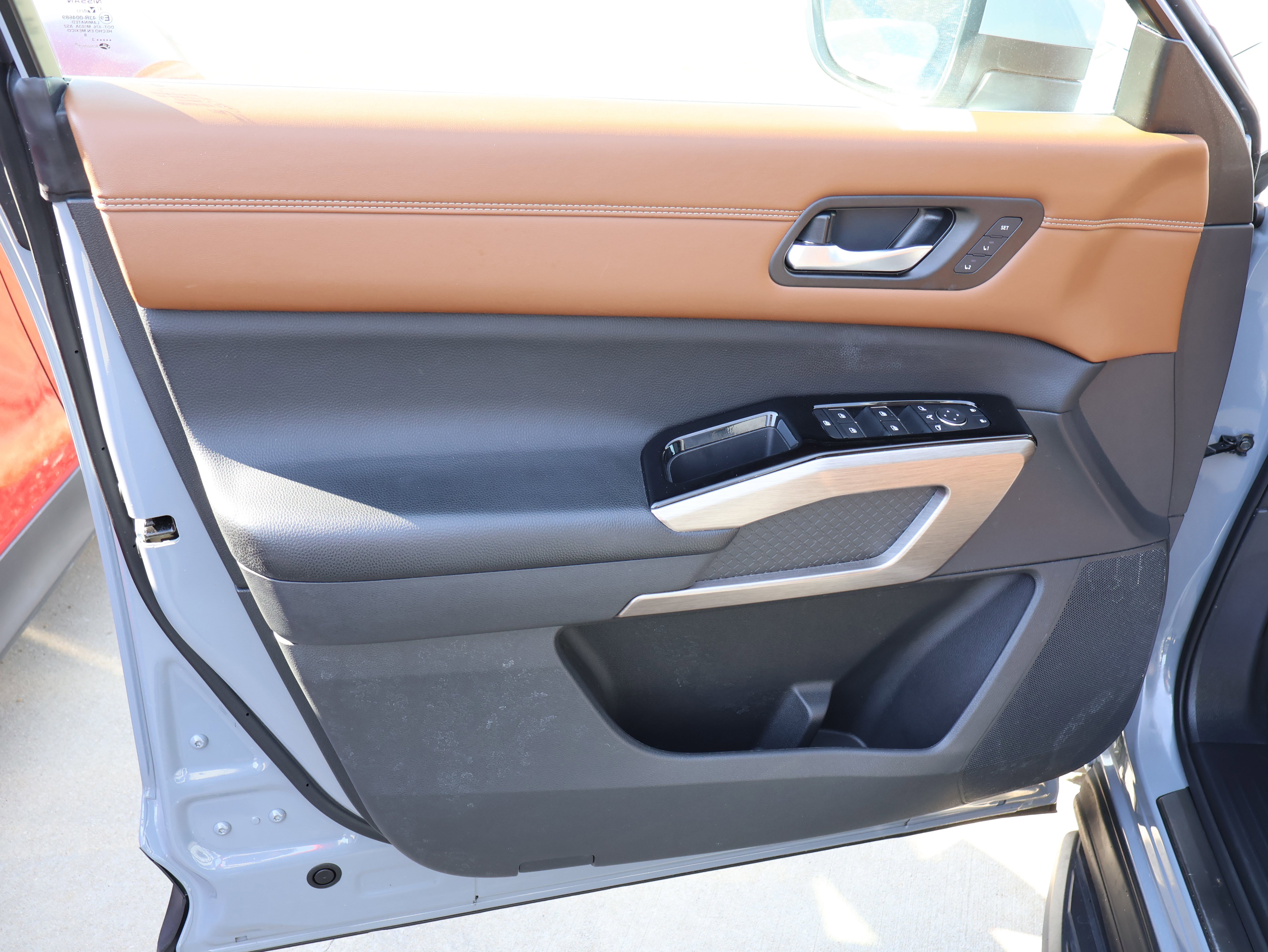 Used 2023 Nissan Pathfinder Platinum w/ Lighting Package (N93) image 23