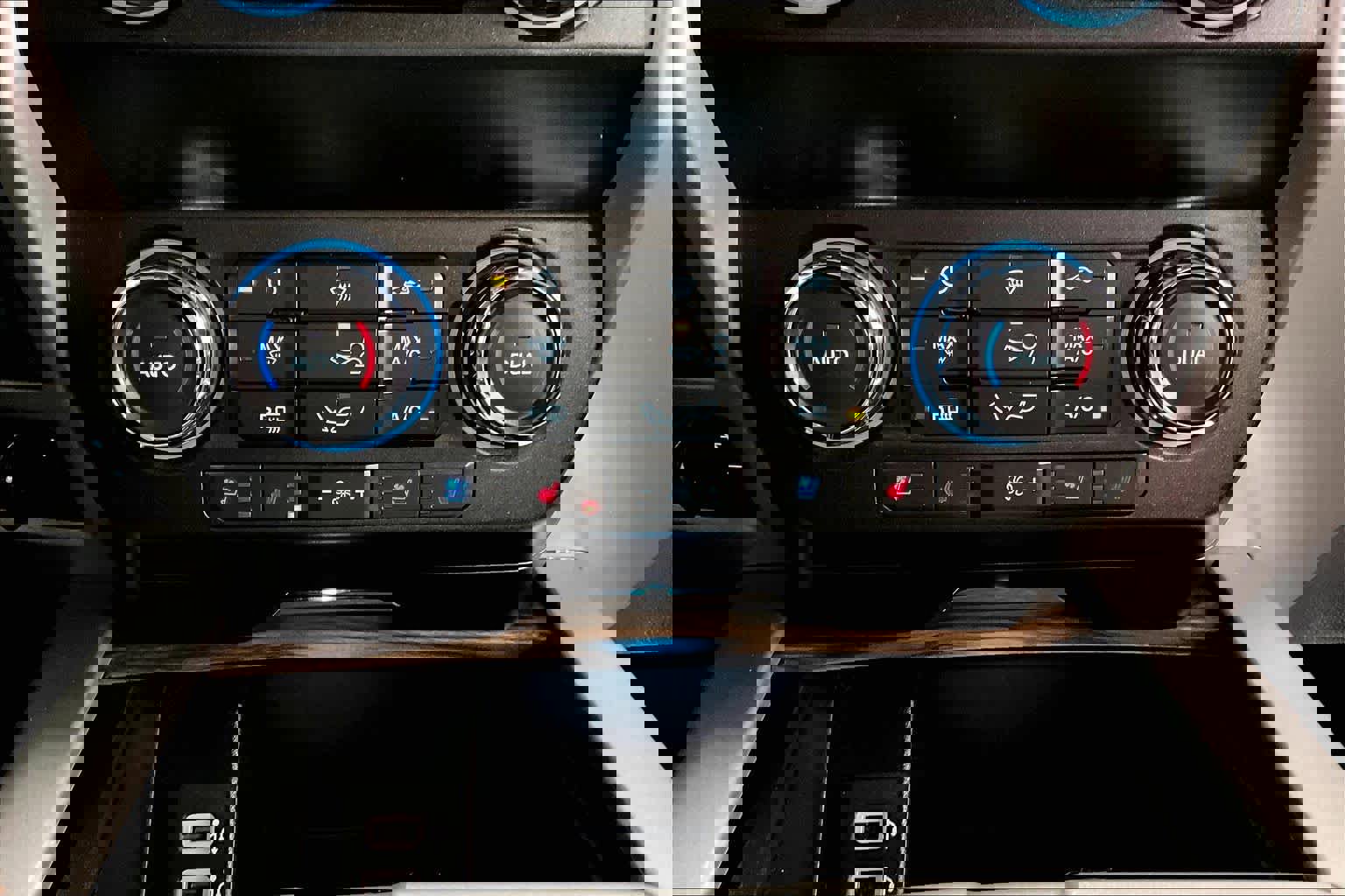 Used 2020 Ford F150 Lariat image 34