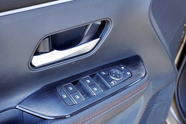 New 2026 Nissan Kicks SR w/ Cold Weather Package FWD image 32