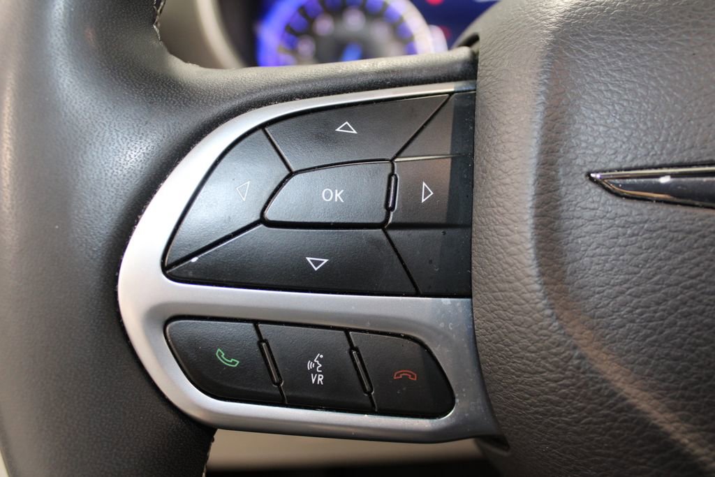 Used 2024 Chrysler Pacifica Touring-L image 13