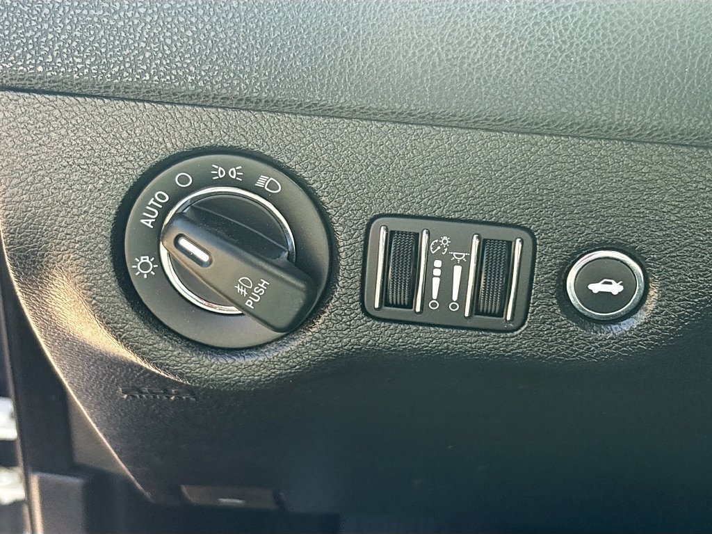 Used 2023 Chrysler 300 S w/ Comfort Group RWD image 10