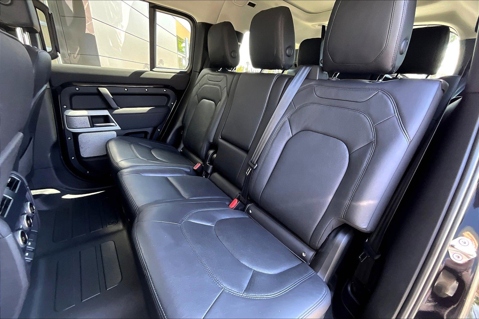 Used 2023 Land Rover Defender 130 S image 26