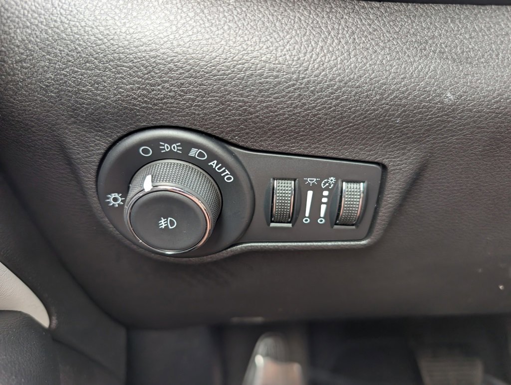 Used 2022 Jeep Compass Limited image 29