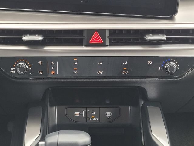 New 2026 Kia Sorento LX FWD image 17