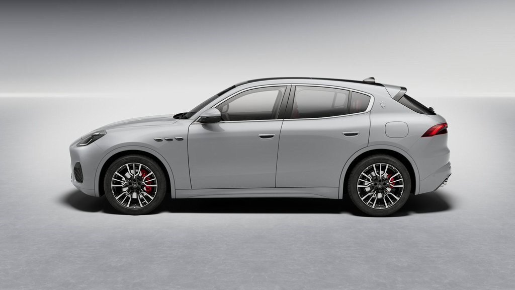 New 2025 Maserati Grecale GT image 2