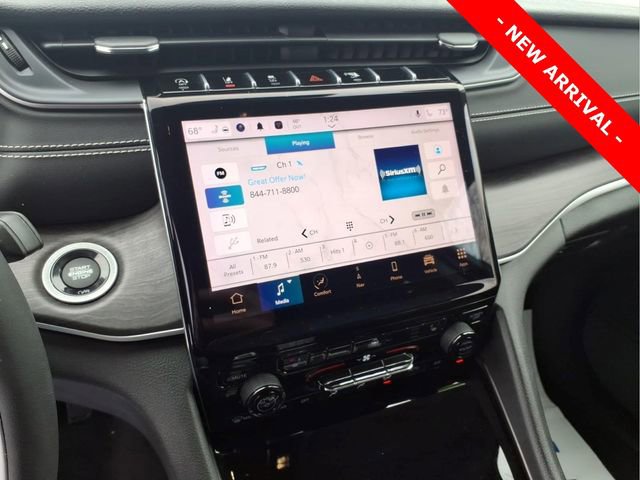 Used 2023 Jeep Grand Cherokee Limited w/ Black Appearance Package AWD/4WD image 17