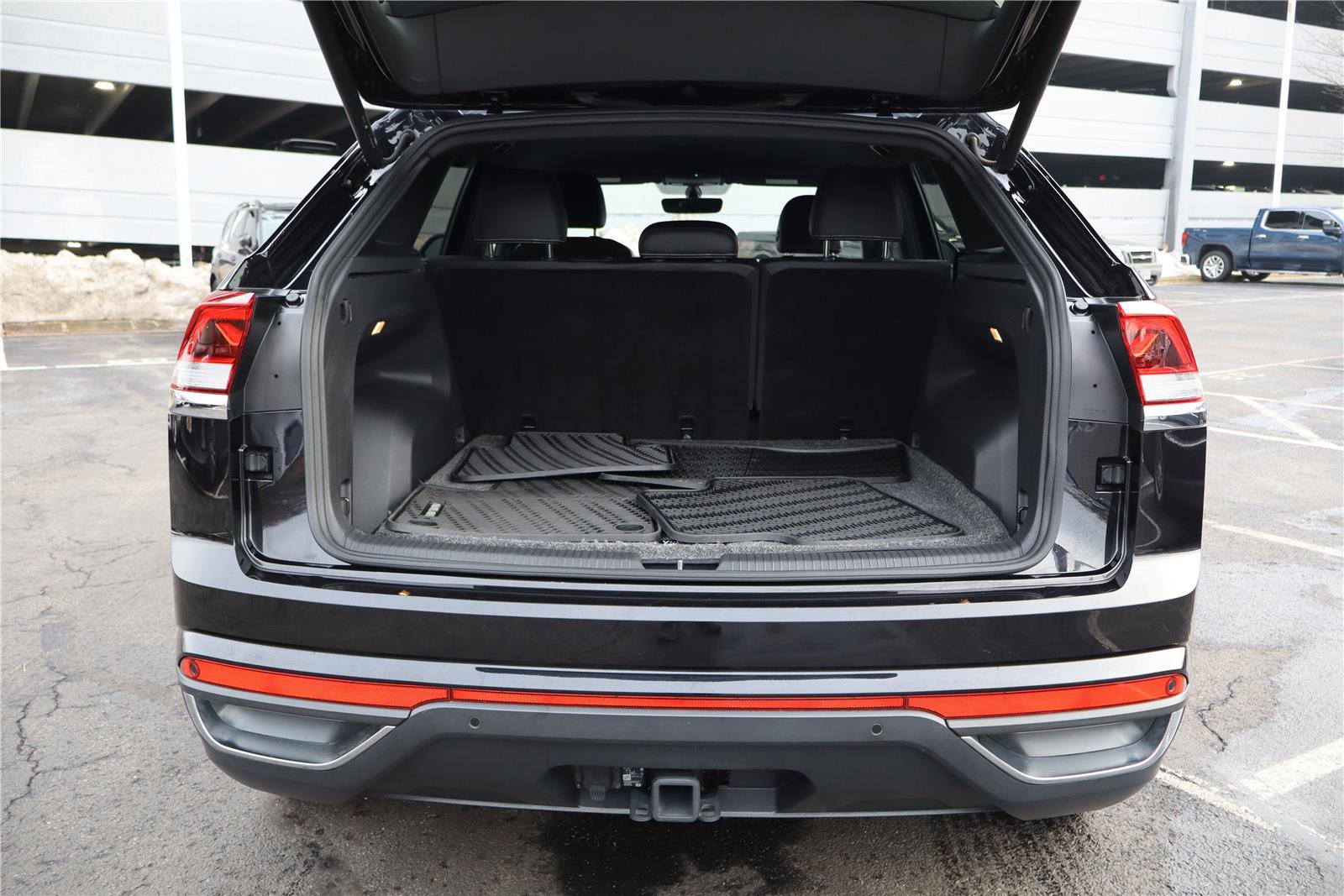 Certified 2023 Volkswagen Atlas Cross Sport SE w/ Black Wheel Package image 5