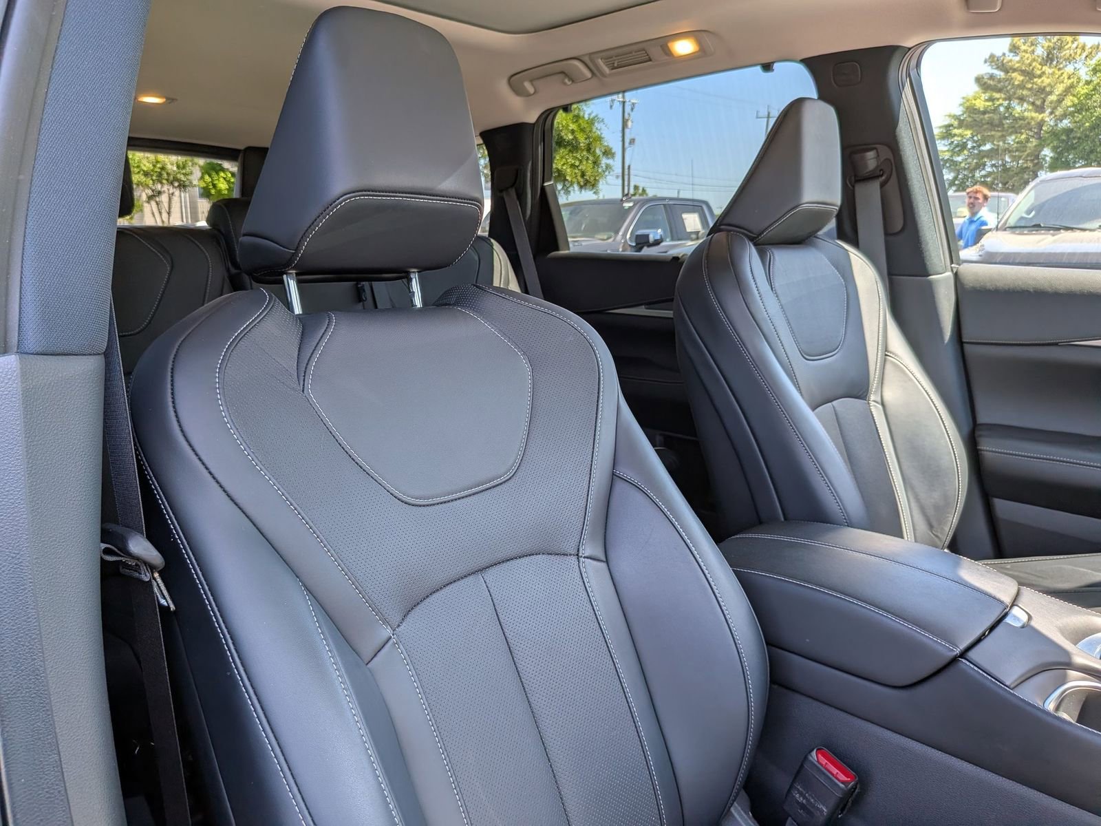 Used 2023 INFINITI QX60 Luxe image 40