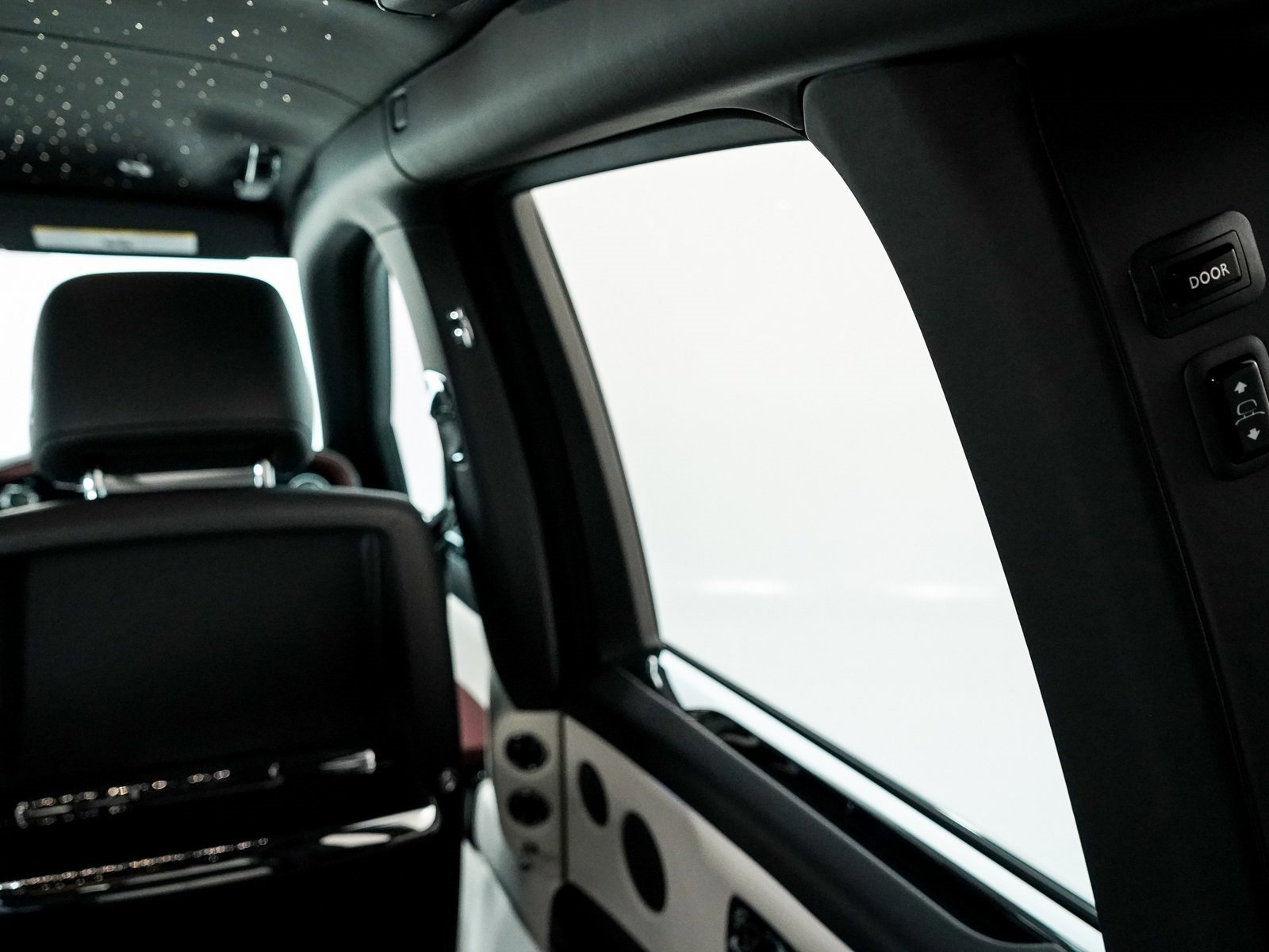 Certified 2025 Rolls-Royce Cullinan image 33