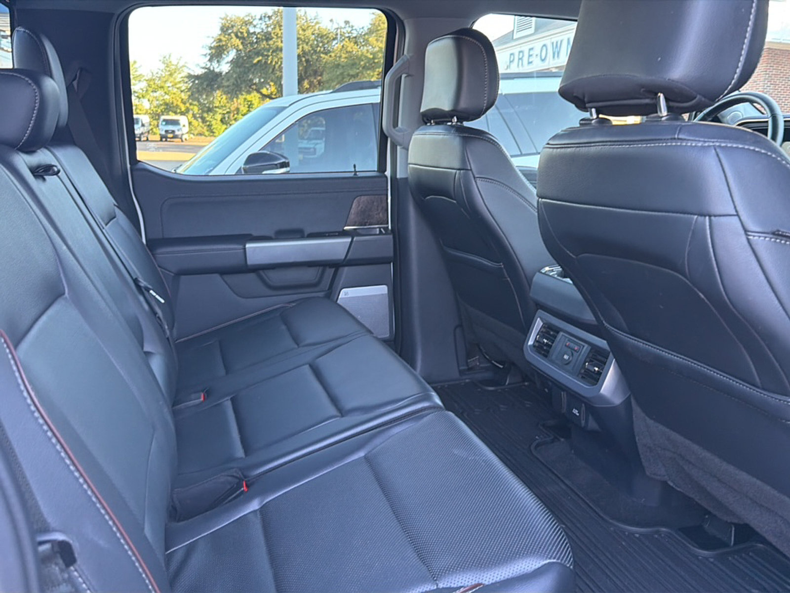 Used 2024 Ford F250 Lariat w/ Lariat Ultimate Package AWD/4WD image 11