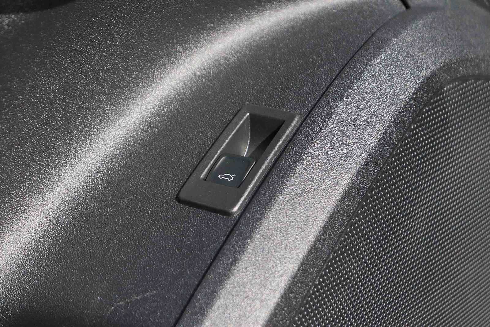 Used 2025 Audi Q5 Premium w/ Convenience Package image 27