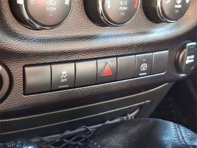 Used 2018 Jeep Wrangler Unlimited Sahara w/ Connectivity Group image 18